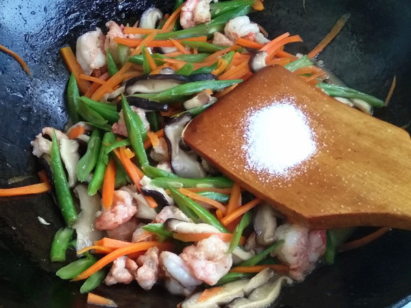 Fried Noodles with Shrimp recipe