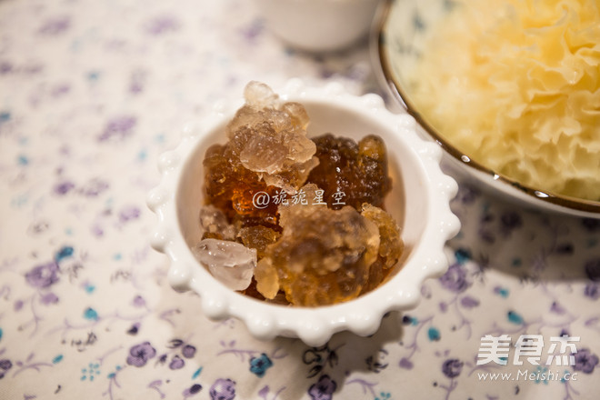 Peach Gum White Fungus Soup recipe