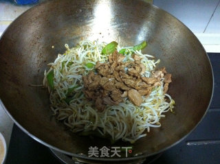 Fried Pork with Mung Bean Sprouts recipe