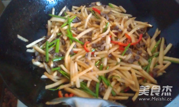 Stir-fried Cold Potato Shreds with Minced Beef recipe