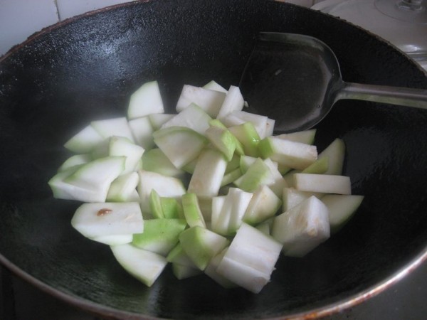 Stir-fried Gourd with Tomatoes recipe