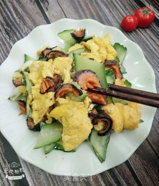 Fried Sea Cucumber with Cucumber and Egg recipe