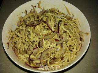 Scallions Mixed with Dried Tofu Shreds recipe