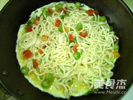 Instant Noodle Omelette recipe