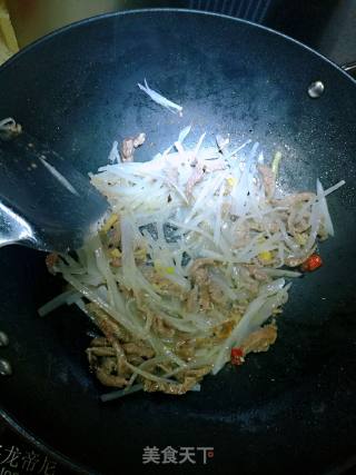 Stir-fried Beef with Shredded Radish recipe