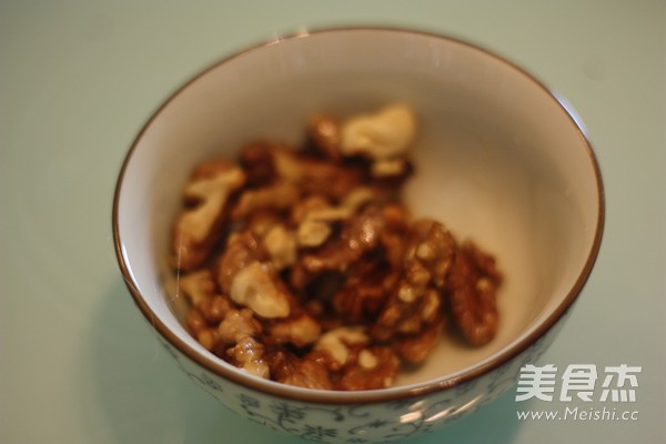 Fried Shrimp with Walnuts, Celery and Lily recipe