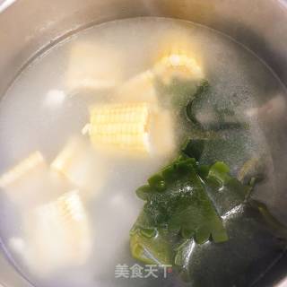 Crescent Bone Corn Seaweed Soup recipe