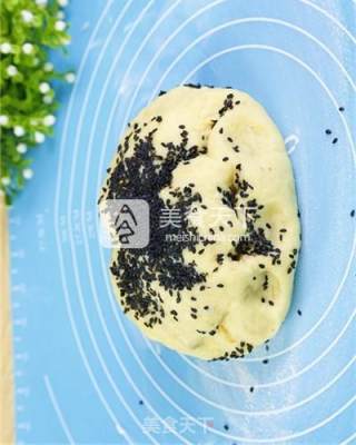 How to Make Salty Black Sesame Muffins recipe
