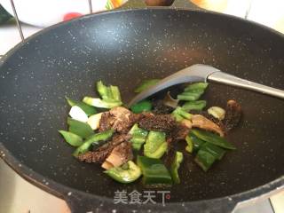 Stir-fried Pork with Green Pepper and Morels recipe