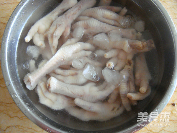 Fragrant Chicken Feet recipe