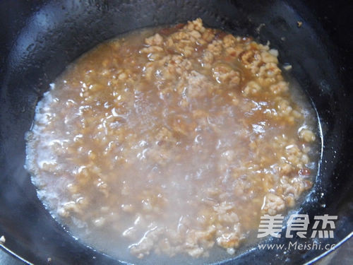 Dry Noodles with Chrysanthemum Meat Sauce recipe