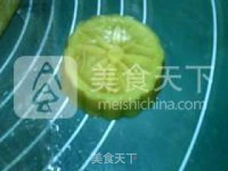 Cantonese Style Coconut Heart Lotus Paste Mooncake recipe