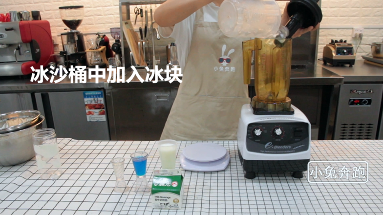 Bunny Running Milk Tea Tutorial: Korean Net Red Milk Tea Blue Sky and White Clouds recipe