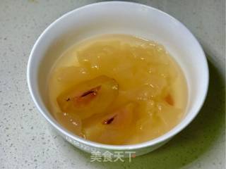 Fresh White Fungus and Fragrant Pear Soup recipe