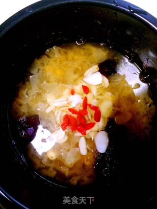 Tremella Lily and Lotus Seed Soup recipe