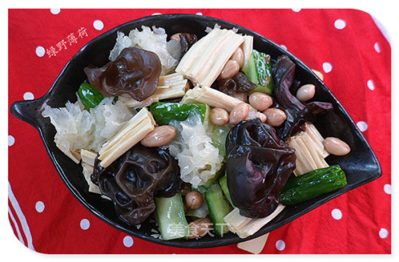 Pepper-flavored Nuts and Cucumber recipe