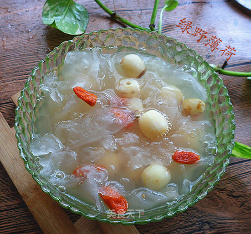 Rock Sugar, Lotus Seed and Tremella Soup recipe