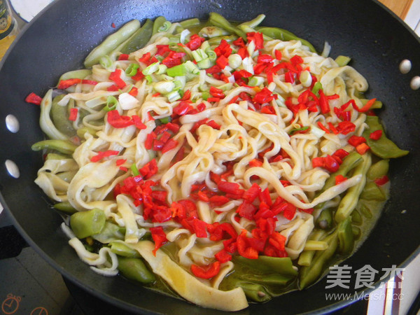 Braised Noodles with Beans recipe