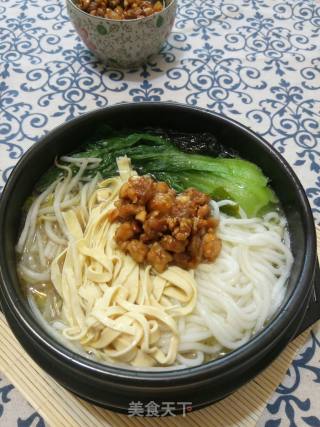 Rice Noodles with Meat Sauce recipe