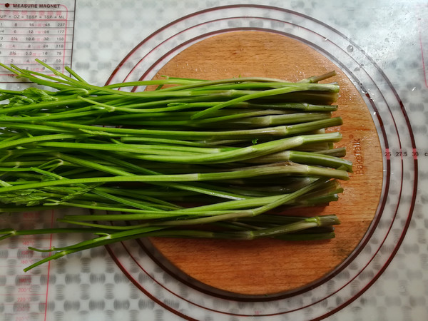 Stir-fried Bacon with Wild Celery recipe