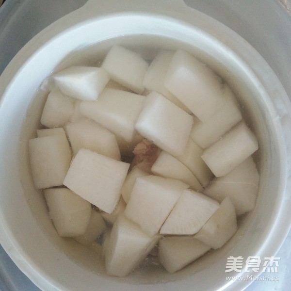 Lily Soup with White Radish Ribs recipe