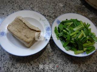 Leek Stir-fried with Roasted Bran recipe