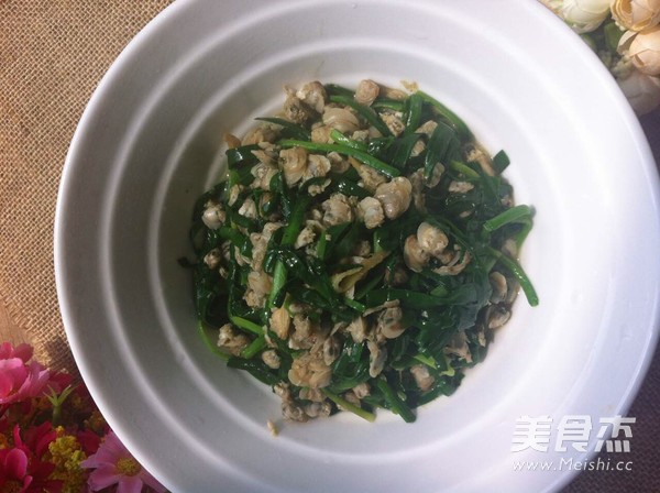 Stir-fried Clam Meat with Leek recipe