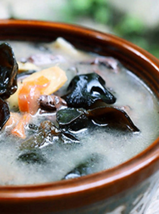 Fungus and Pig Blood Soup for Detoxification and Intestinal Cleansing