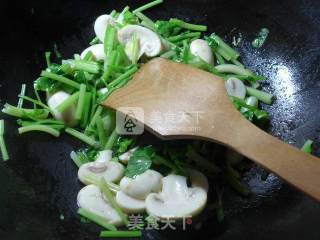 Celery Stir-fried Mushrooms recipe