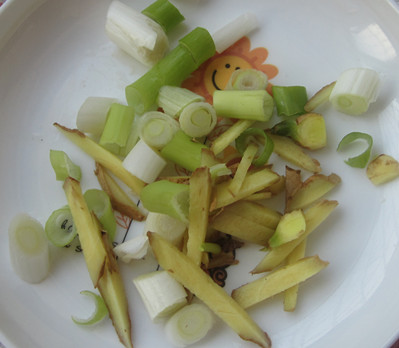 Stir-fried Pork with Green Pepper and Noodle Skin recipe