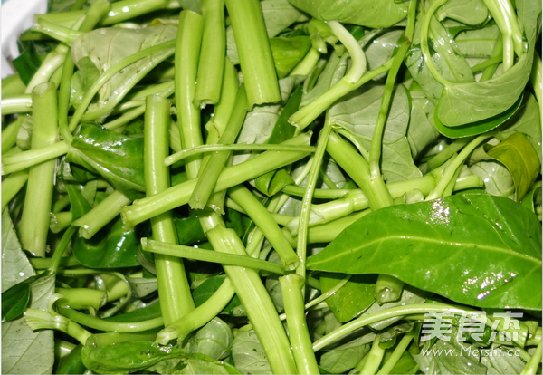 Vegetarian Stir-fried Water Spinach recipe