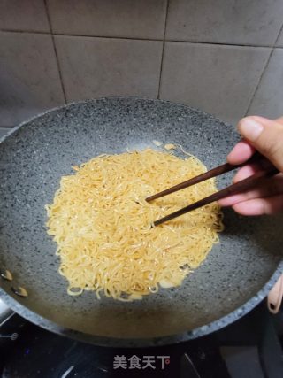 Soy Sauce Fried Noodles recipe