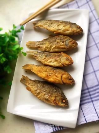 #trust之美#dried Fried Small Crucian Carp recipe