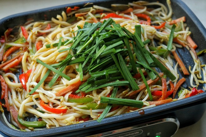 Stir-fried Udon with Chopped Pepper recipe