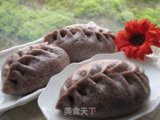 Black Rice Noodles and Wheat Ears Stuffed Bun recipe