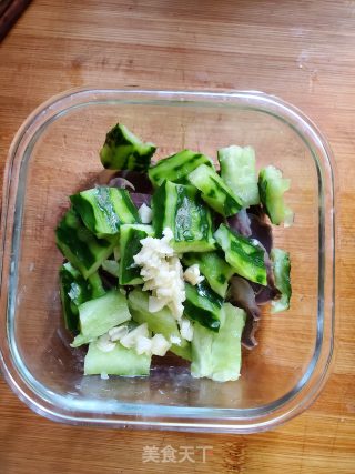 Duck Gizzards Mixed with Cucumber recipe