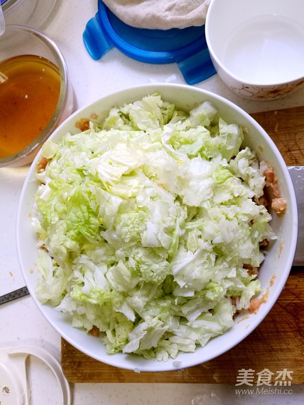 Chinese Cabbage and Mushroom Pork Bun recipe