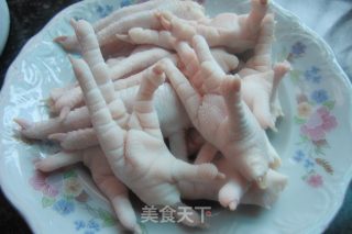 Spicy Braised Chicken Feet recipe