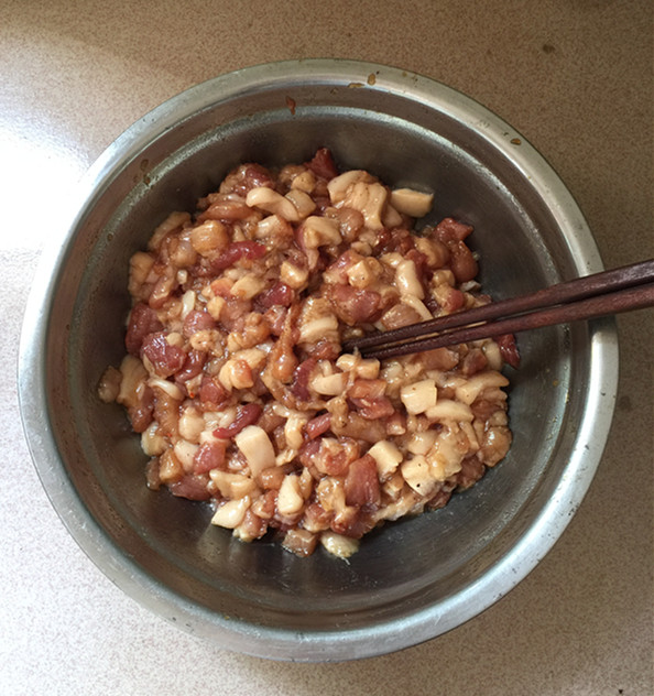 Stir-fried Pork Buns with Plums and Vegetables recipe