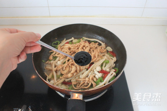 Stir-fried Shredded Chicken with Seafood and Mushroom in Oyster Sauce recipe