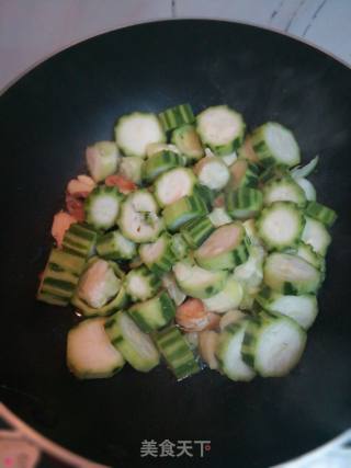 Stir-fried Loofah with Garlic recipe