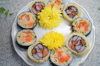 [momo New Year's Eve Dishes] Assorted Rose Sushi Salmon Sashimi recipe