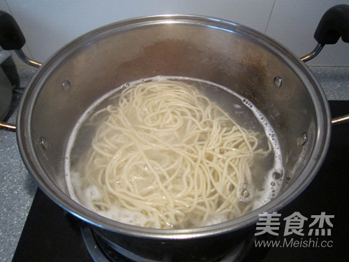 Fresh Seafood Marinated Noodles recipe
