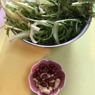 Nut Salad with Bitter Chrysanthemum recipe