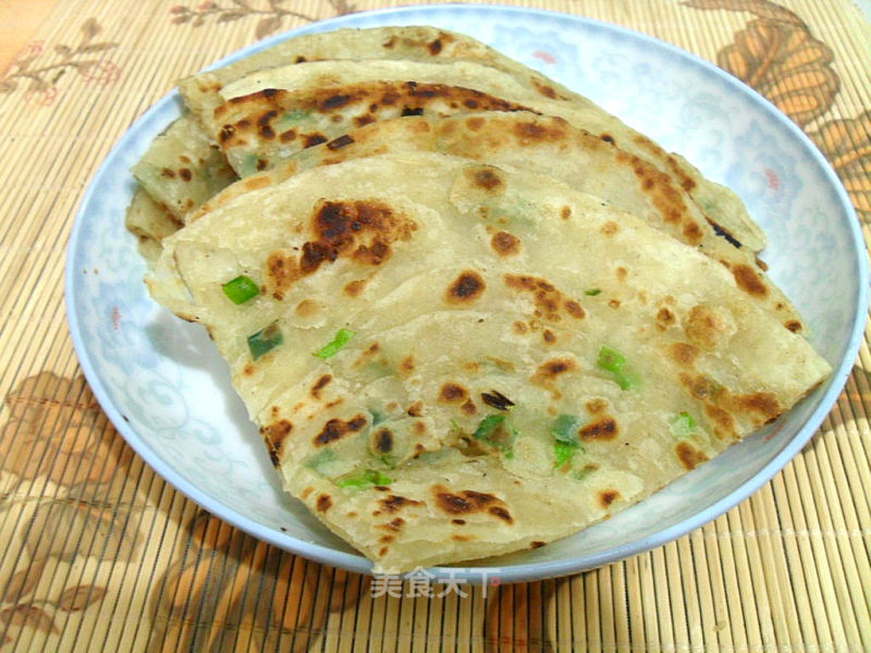 Simple and Easy to Make-crispy Green Onion Pancake (with Detailed Instructions for Hot Noodles) recipe