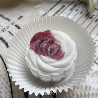 #新良第一节烤大赛# Rose Flower Snowy Moon Cakes recipe