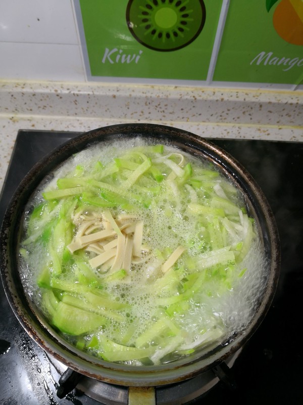 Green Radish and Tofu Soup recipe