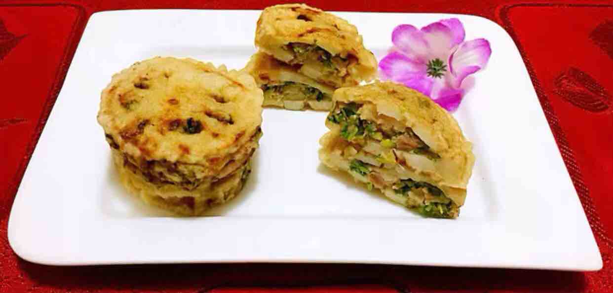 Fried Lotus Root Tongs with Fresh Meat and Coriander recipe