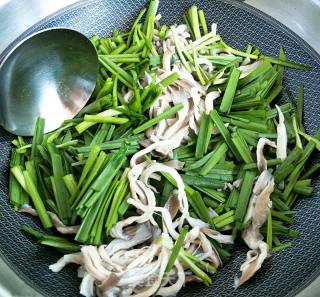 Stir-fried Chives with Fresh Mushrooms recipe