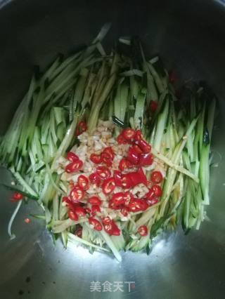 Refreshing Cucumber Shreds recipe